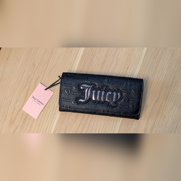 BNWT Juicy Couture Women's Black Raised Signature Embossed Flap Wallet/Clutch - Picture 4 of 14